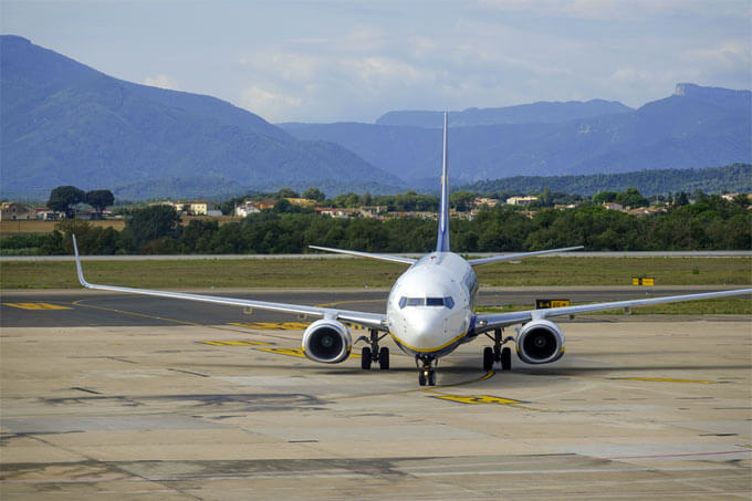 Boeing 737 am Flughafen Girona