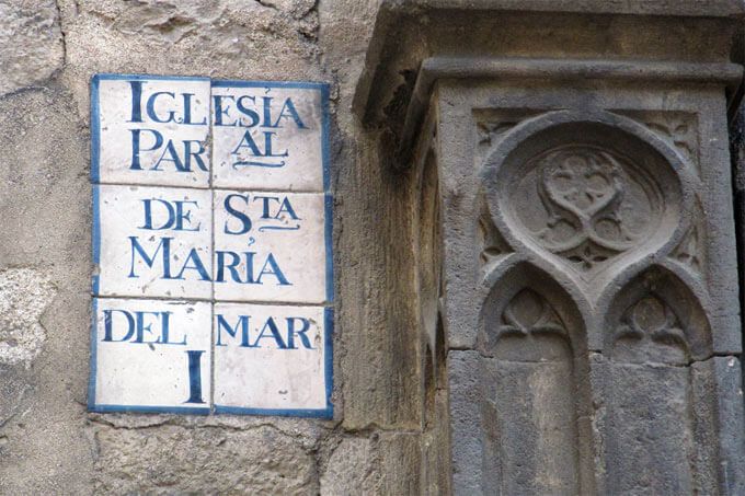 Santa Maria del Mar: Aufschrift an der Fassade